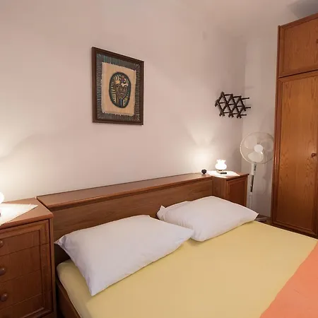 Luka Apartment *
