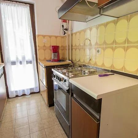Luka Apartment *