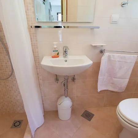Luka Apartment *
